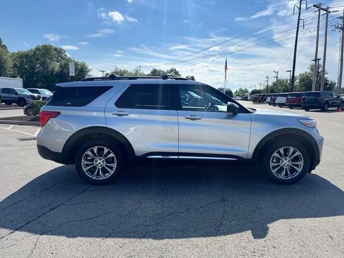 Used 2023 Ford Explorer XLT w/ Equipment Group 202A AWD/4WD image 8