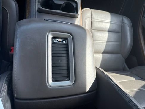 Used 2020 GMC Yukon Denali w/ Denali Ultimate Package AWD/4WD image 30