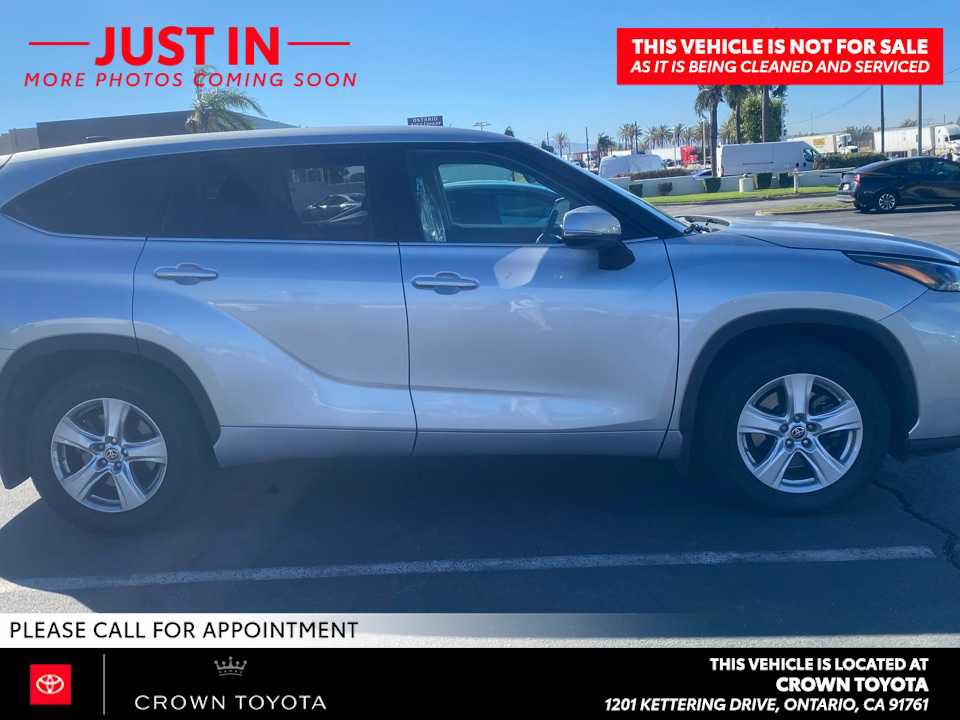 Used 2022 Toyota Highlander LE AWD/4WD image 4