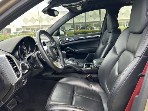 Used 2016 Porsche Cayenne image 24