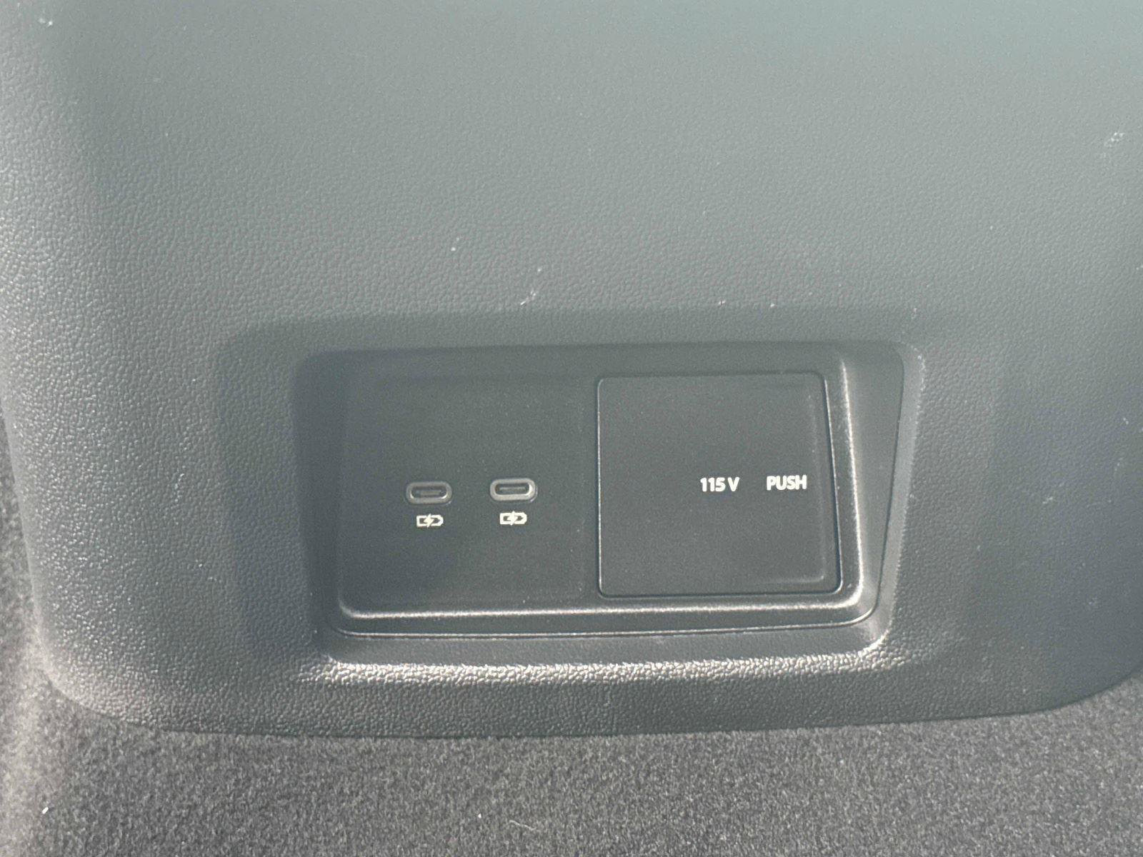 Used 2025 Volkswagen Atlas SE FWD image 20