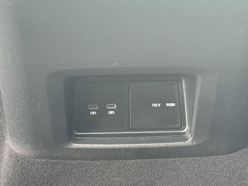 Used 2025 Volkswagen Atlas SE FWD image 20