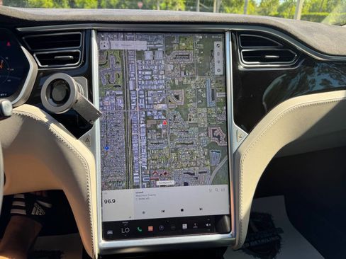 Used 2015 Tesla Model S 85D image 18