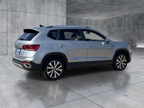 Used 2024 Volkswagen Taos SE FWD image 6