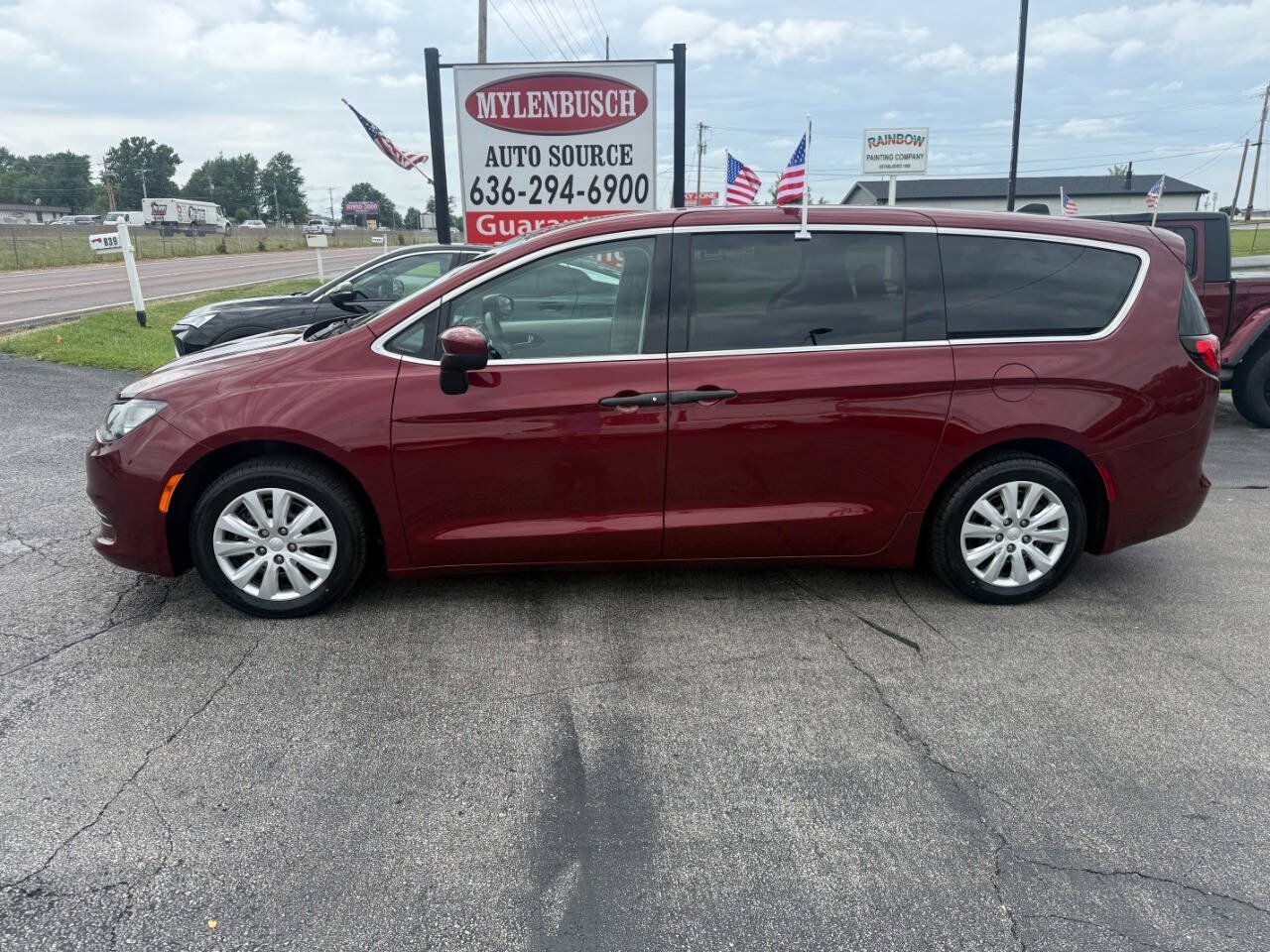 Used 2018 Chrysler Pacifica L FWD image 1