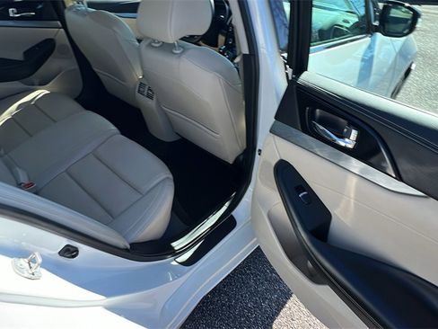 Used 2016 Nissan Maxima 3.5 SV w/ Interior Lighting Package image 18