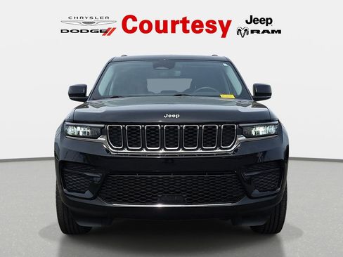 Certified 2023 Jeep Grand Cherokee Laredo w/ Luxury Tech Group I AWD/4WD image 10