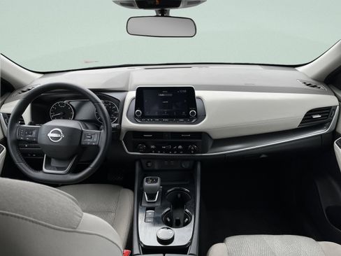 Used 2025 Nissan Rogue SV image 24