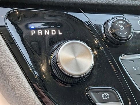 Certified 2019 Chrysler Pacifica Limited image 24