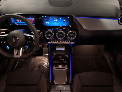 New 2026 Mercedes-Benz GLA 35 AMG 4MATIC image 12