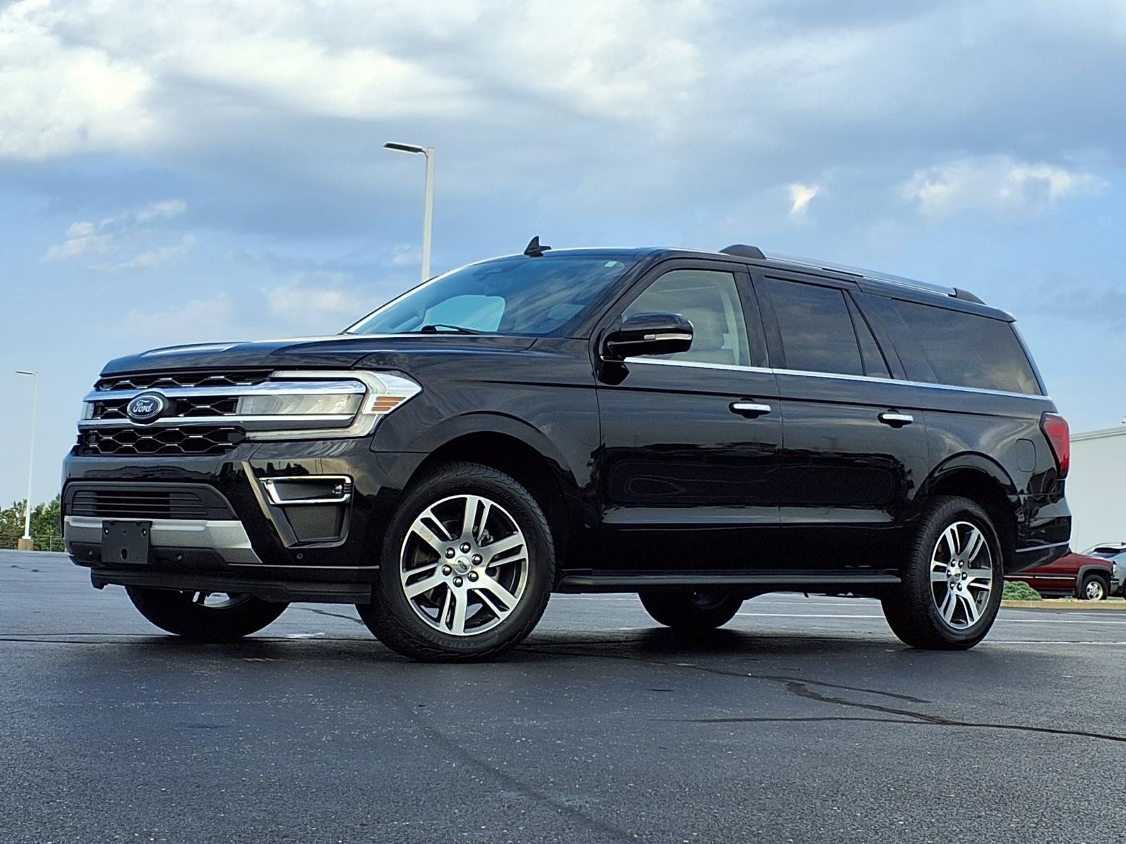 Used 2024 Ford Expedition Max Limited AWD/4WD image 2