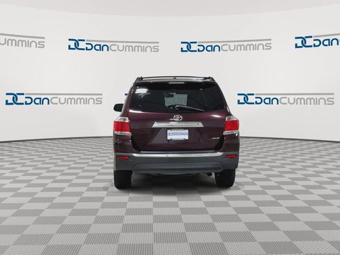 Used 2011 Toyota Highlander SE w/ Tow Pkg AWD/4WD image 7