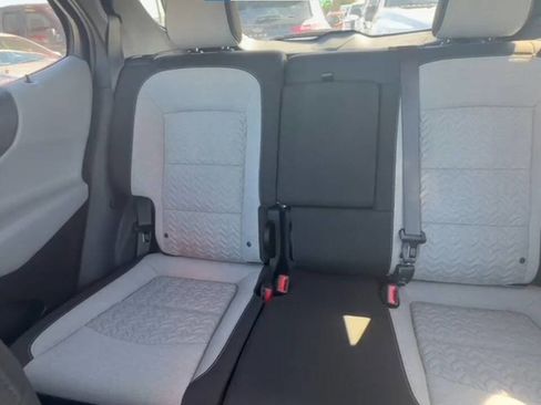 Used 2022 Chevrolet Equinox LT image 2