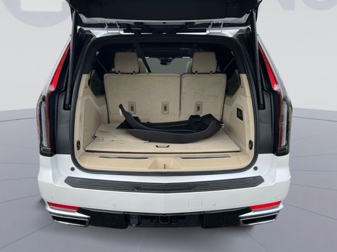 Used 2024 Cadillac Escalade ESV Premium Luxury image 26