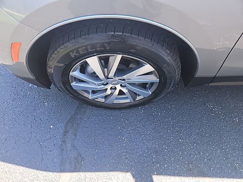 Used 2023 Chevrolet Equinox LT image 13