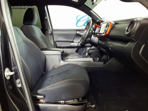 Used 2020 Toyota Tacoma TRD Sport AWD/4WD image 12