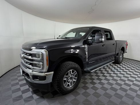 Used 2023 Ford F250 Lariat w/ FX4 Off-Road Package AWD/4WD image 2