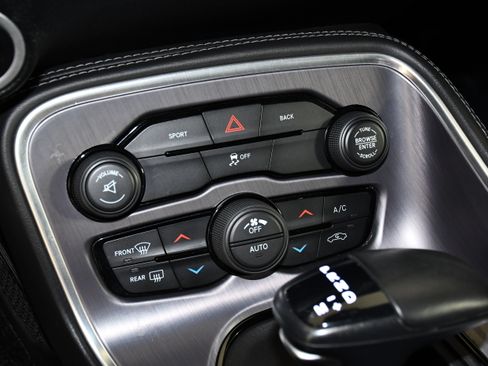 Used 2016 Dodge Challenger SXT RWD image 16