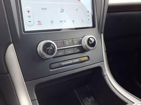 Used 2023 Ford Edge SEL w/ Convenience Package image 12