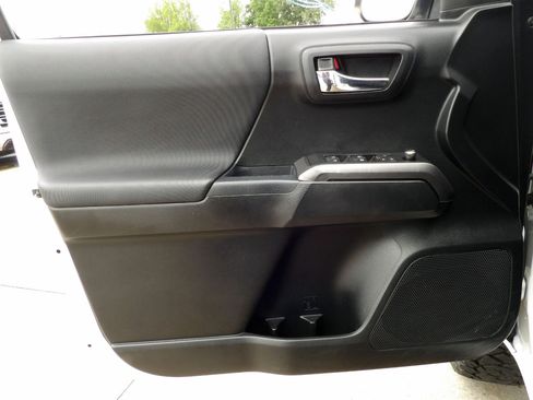 Used 2017 Toyota Tacoma TRD Pro image 8