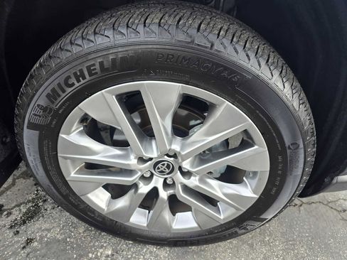 Used 2025 Toyota RAV4 XLE Premium image 9