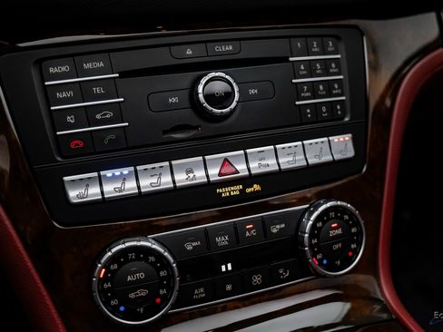 Used 2017 Mercedes-Benz SL 550 image 67