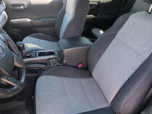 Used 2022 Toyota Tacoma TRD Sport AWD/4WD image 16