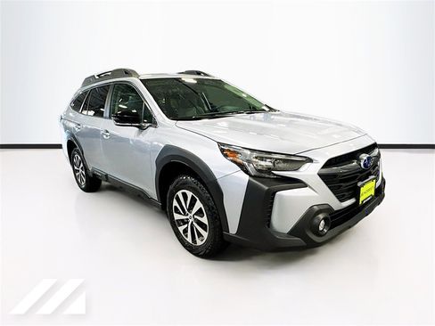 Used 2025 Subaru Outback Premium image 3