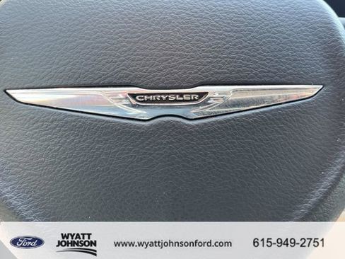 Used 2023 Chrysler Pacifica Touring-L image 33