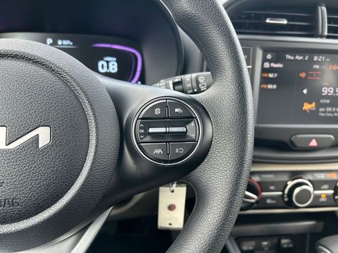 Used 2025 Kia Soul LX FWD image 18