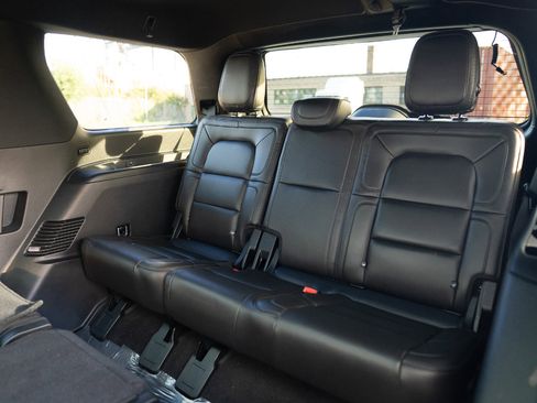 Used 2018 Lincoln Navigator Reserve w/ Technology Package image 32