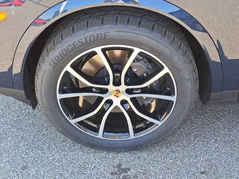 Used 2025 Porsche Cayenne image 14