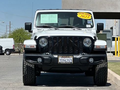 Used 2023 Jeep Gladiator Mojave AWD/4WD image 9
