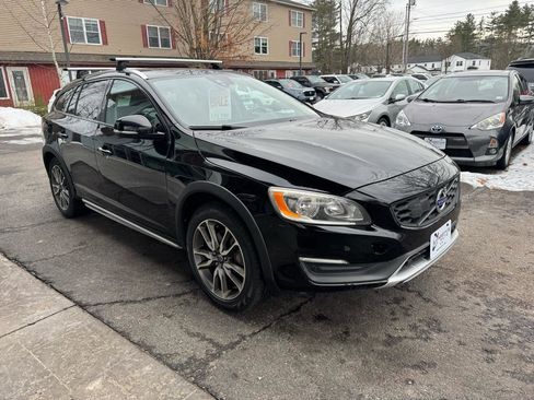 Used 2016 Volvo V60 T5 Cross Country w/ Convenience Package image 7
