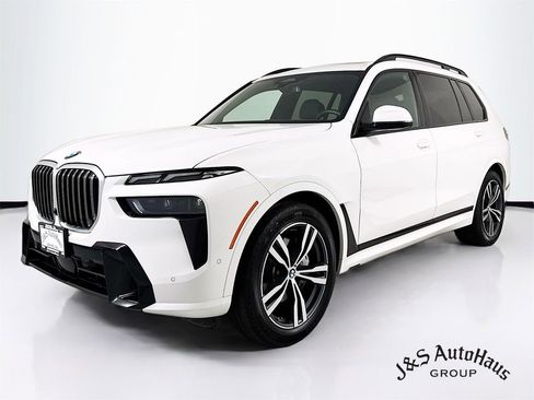 Used 2024 BMW X7 xDrive40i w/ M Sport Package image 3
