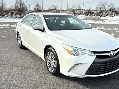 Used 2016 Toyota Camry XLE image 1