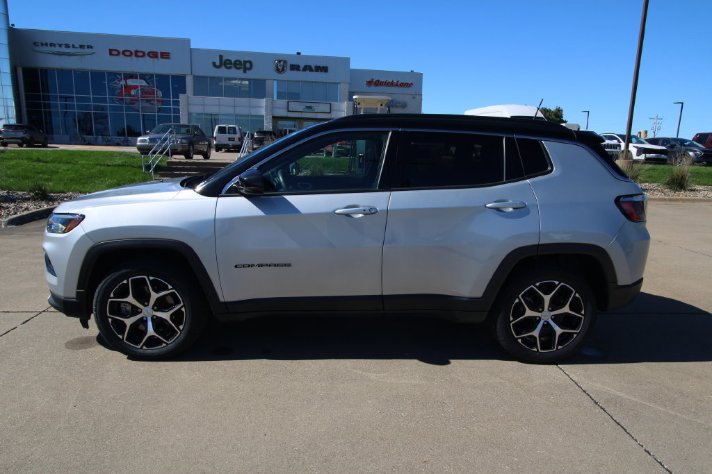 Used 2024 Jeep Compass Limited AWD/4WD image 15