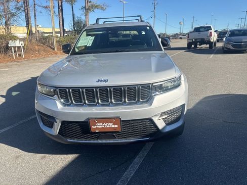 Used 2022 Jeep Grand Cherokee Laredo w/ Luxury Tech Group I image 2