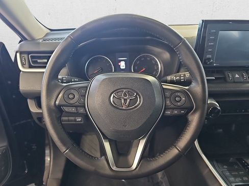 Used 2021 Toyota RAV4 XLE Premium image 18