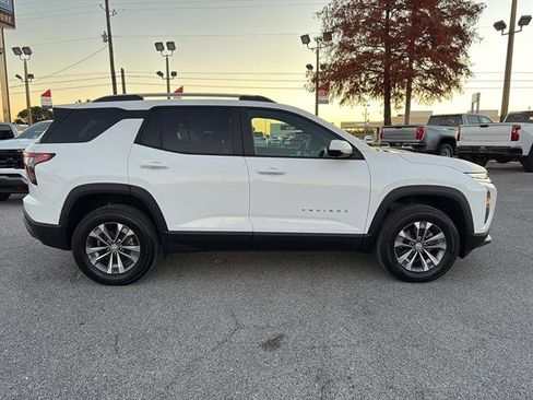 Used 2025 Chevrolet Equinox LT w/ Convenience Package II image 8
