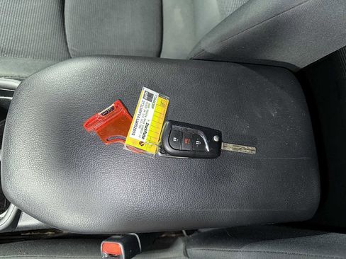 Used 2020 Toyota RAV4 LE image 31