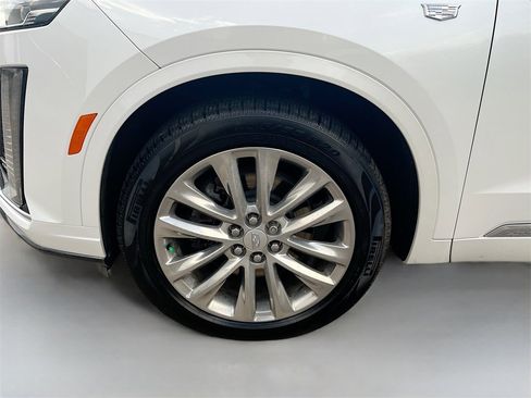 Used 2022 Cadillac XT6 Premium Luxury image 32