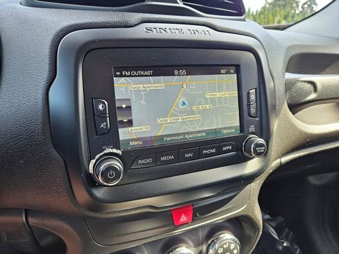 Used 2017 Jeep Renegade Latitude AWD/4WD image 25