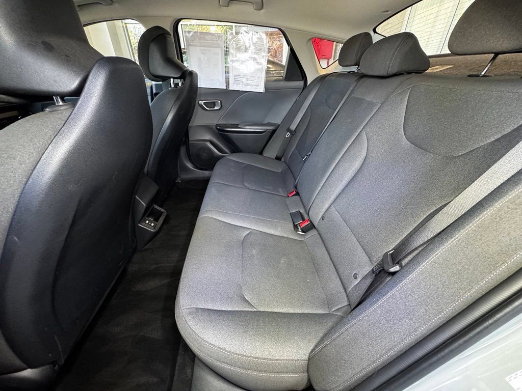 Used 2025 Kia K4 FWD image 36
