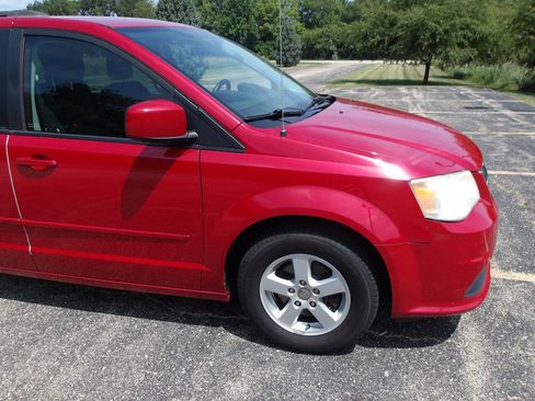 Used 2012 Dodge Grand Caravan SXT image 28