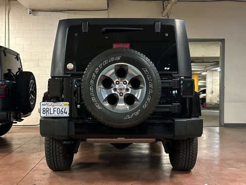 Used 2018 Jeep Wrangler Unlimited Sahara image 4