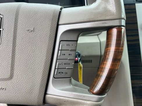 Used 2009 Lincoln Navigator 4WD image 16