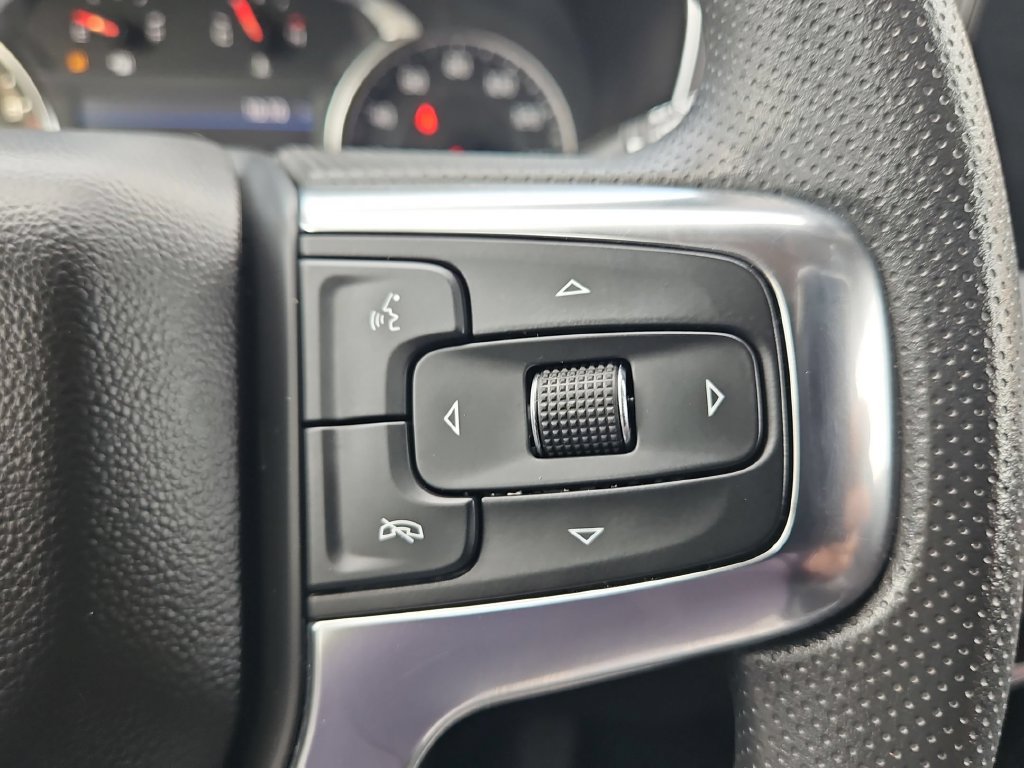 Used 2025 Chevrolet Blazer LT FWD image 19