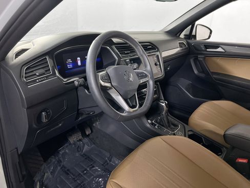 Used 2022 Volkswagen Tiguan SE AWD/4WD image 9