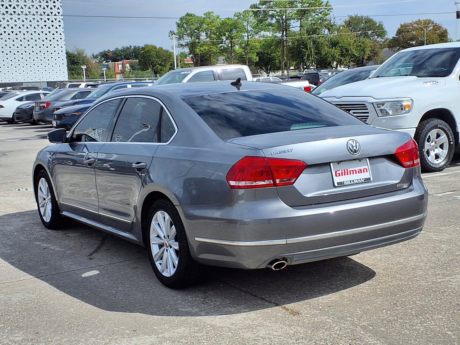 Used 2013 Volkswagen Passat 2.5 SEL FWD image 3